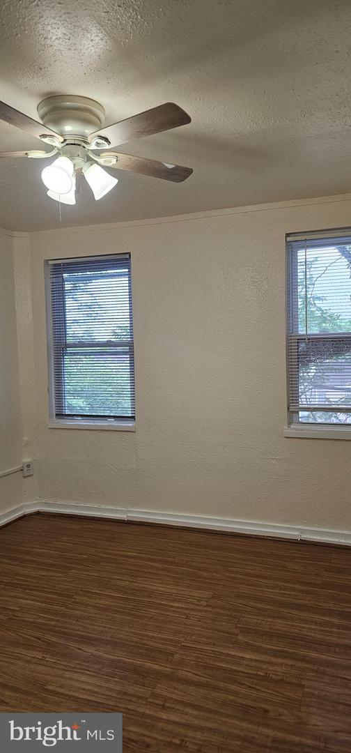 611 Denison St Property Photo 6