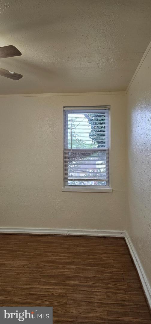 611 Denison St Property Photo 7