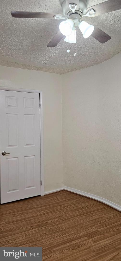 611 Denison St Property Photo 8