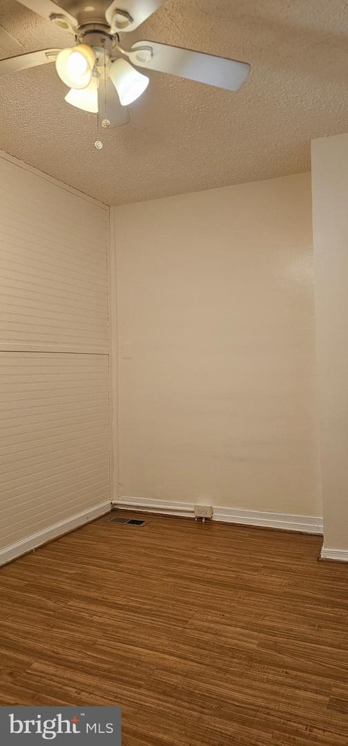611 Denison St Property Photo 14