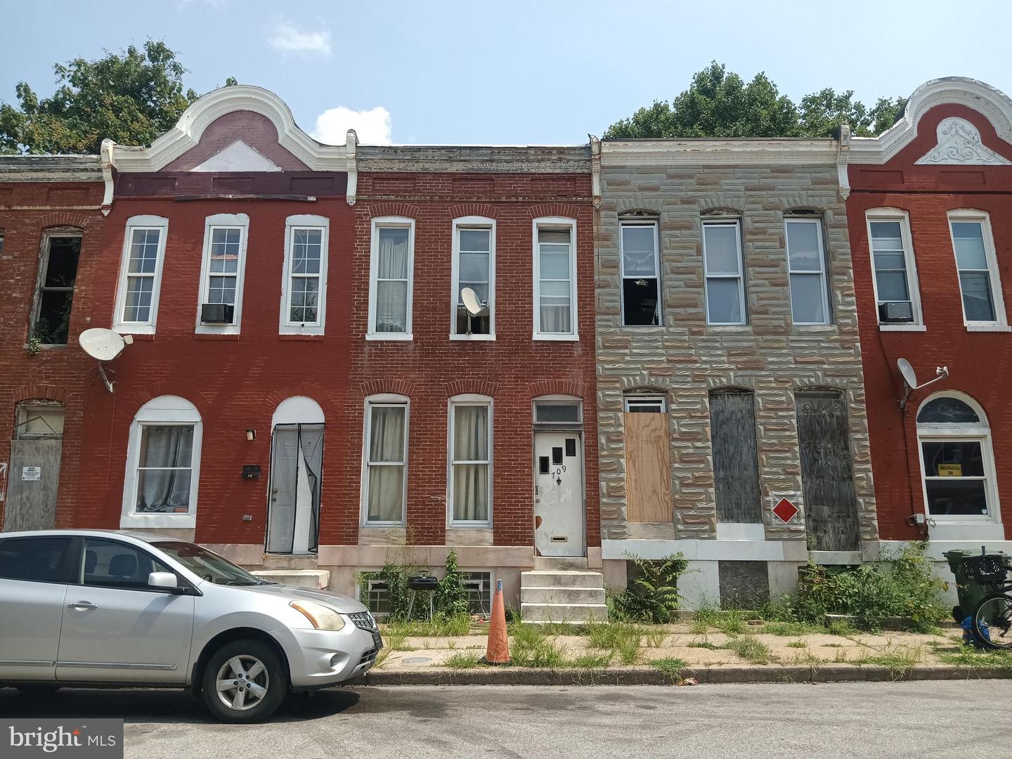 709 APPLETON ST Property Photo 1