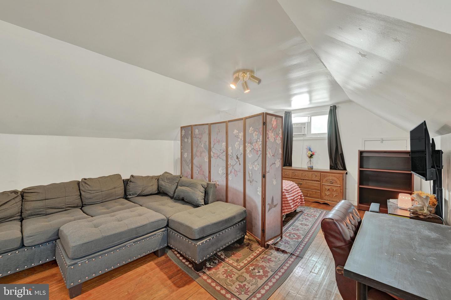 5713 Anthony Ave Property Photo 18