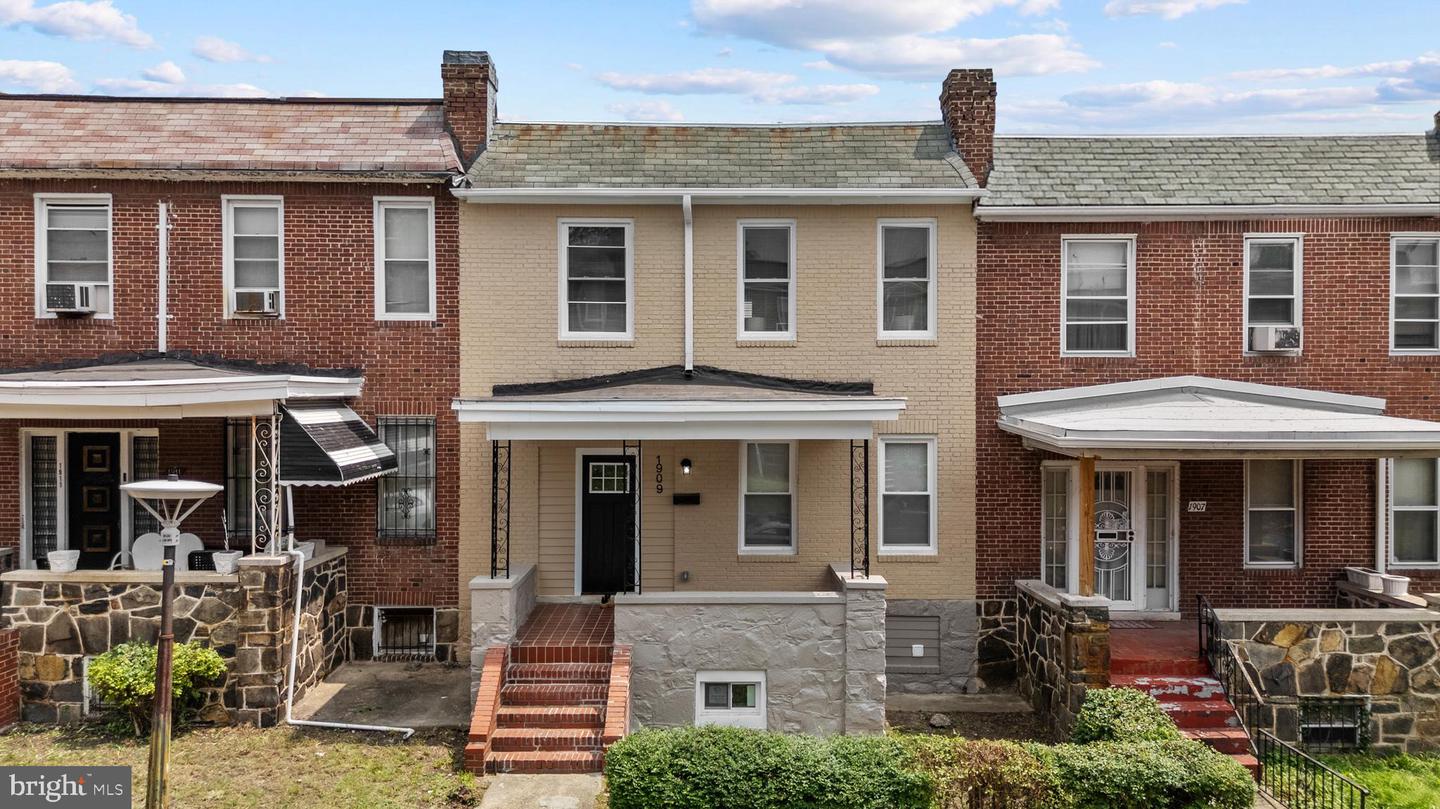 1909 Ruxton Ave Property Photo 2