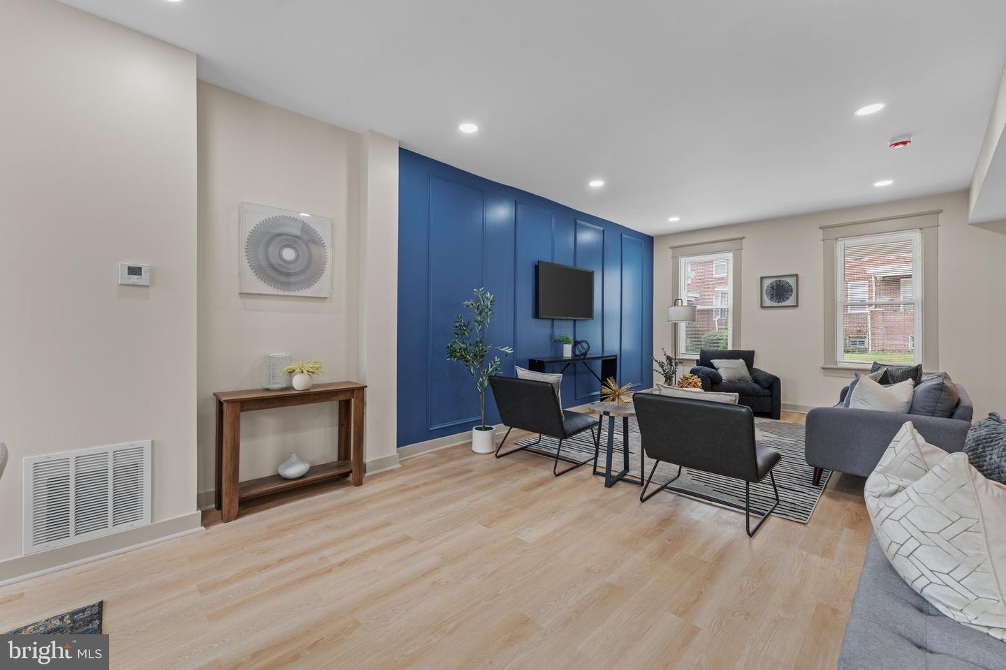 1909 Ruxton Ave Property Photo 4