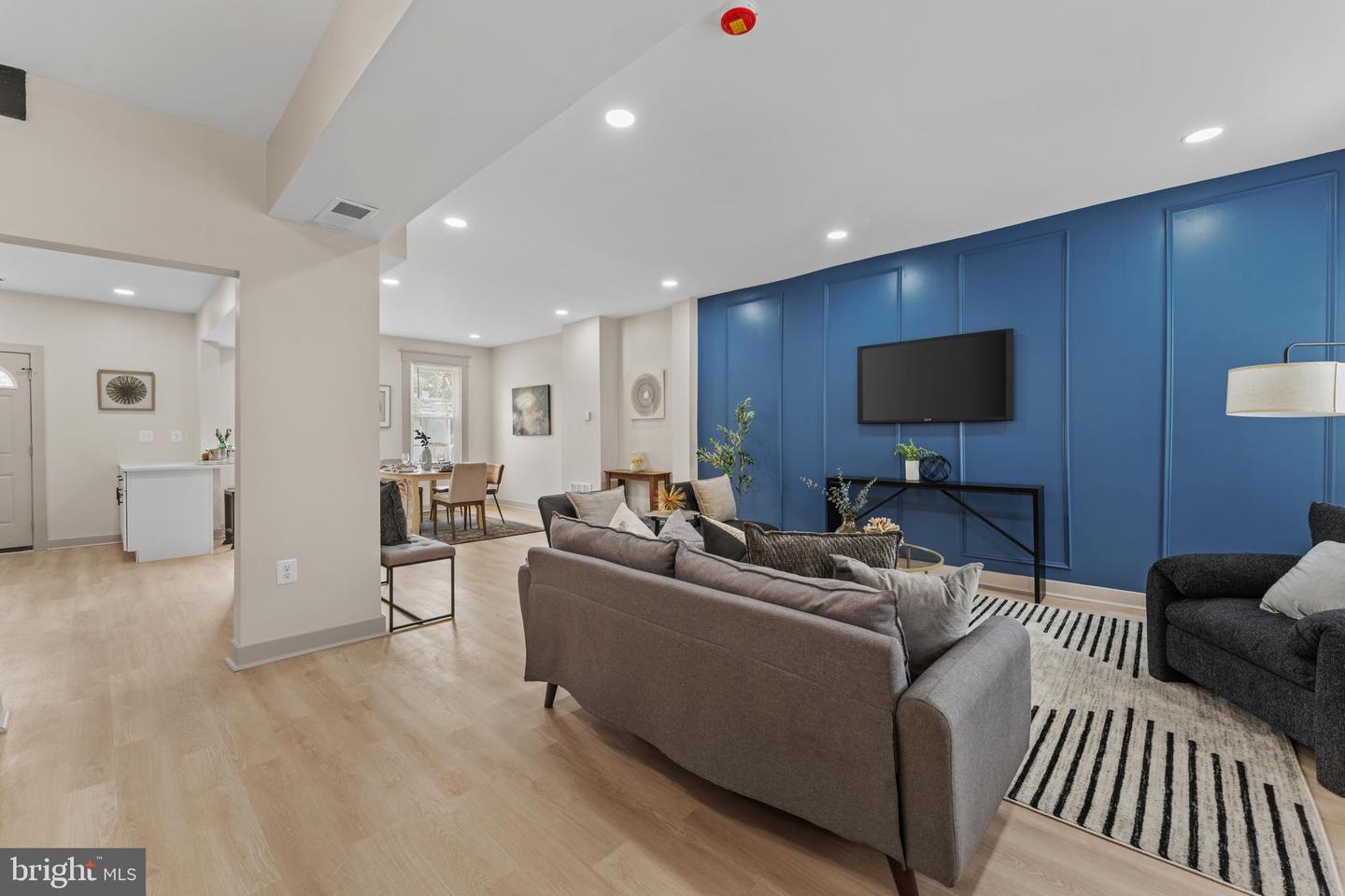 1909 Ruxton Ave Property Photo 5