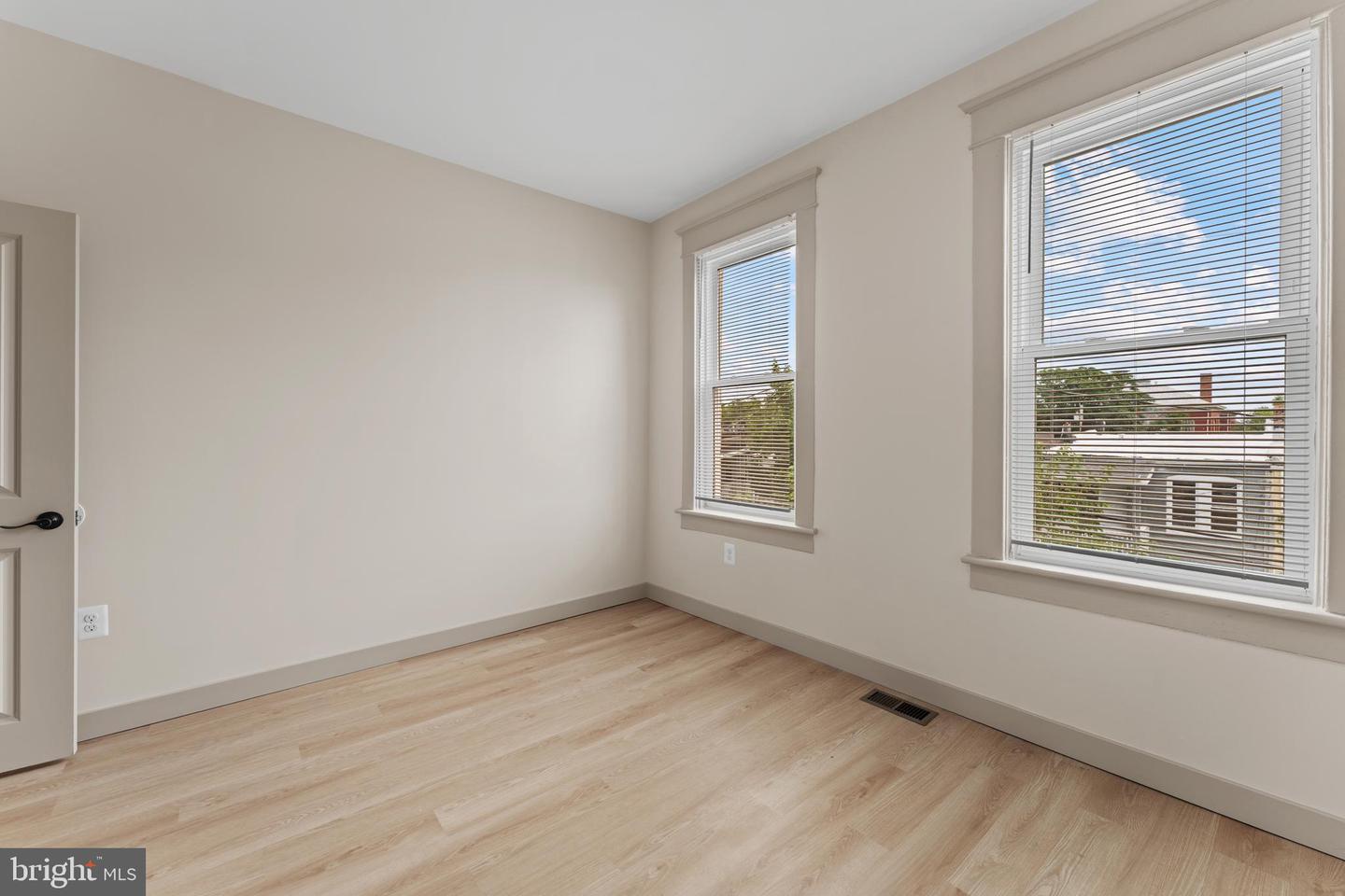 1909 Ruxton Ave Property Photo 28