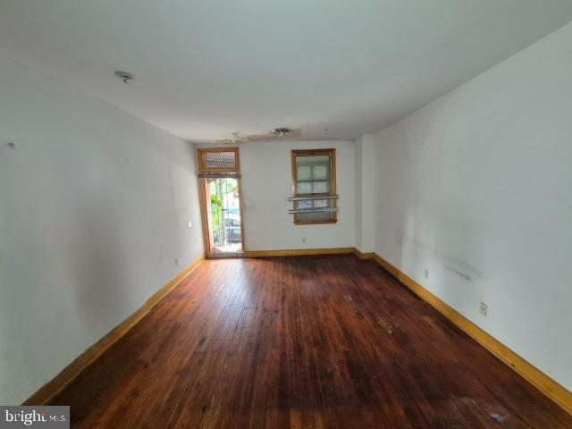 1229 S Carey St Property Photo 3