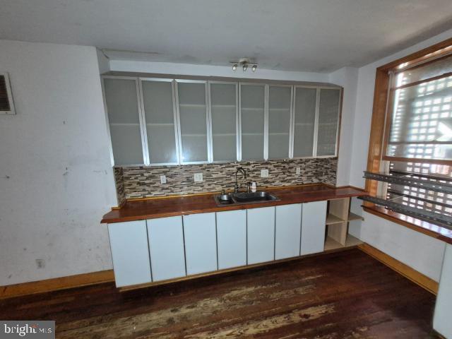1229 S Carey St Property Photo 8