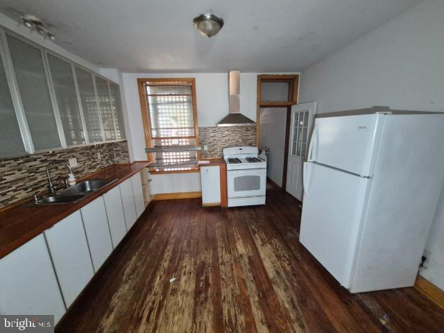 1229 S Carey St Property Photo 9