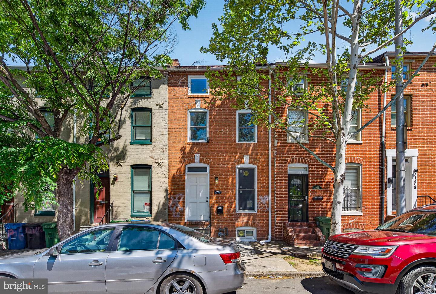 1212 W Lombard St Property Photo 2