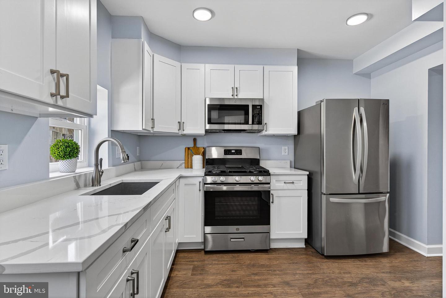 1212 W Lombard St Property Photo 3