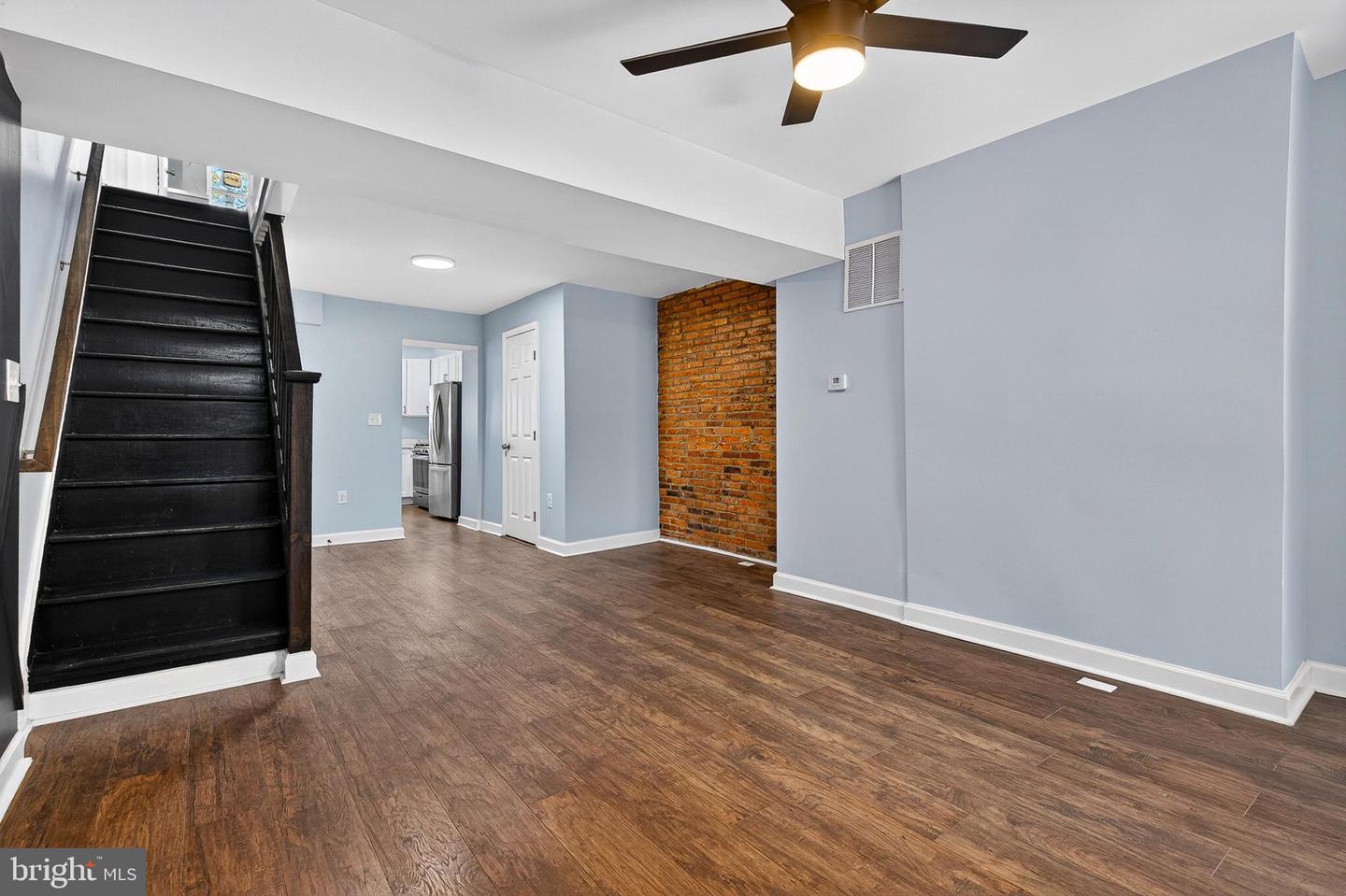 1212 W Lombard St Property Photo 6
