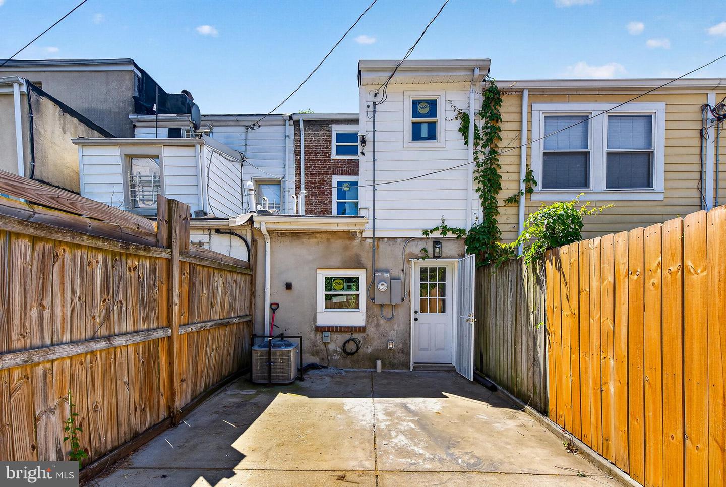 1212 W Lombard St Property Photo 28