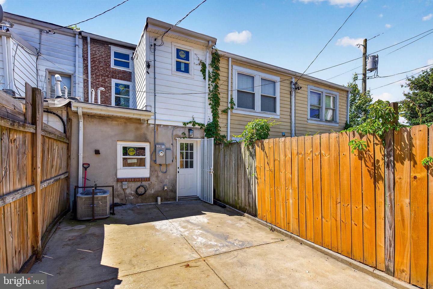 1212 W Lombard St Property Photo 29