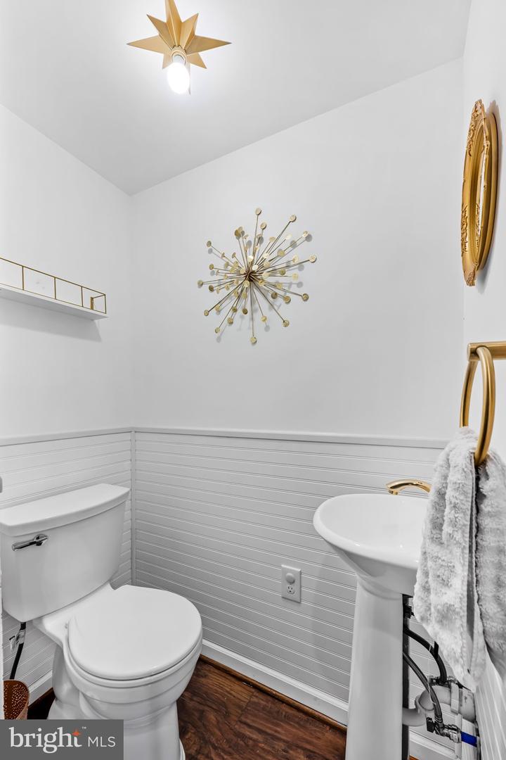 806 Darby St Property Photo 5