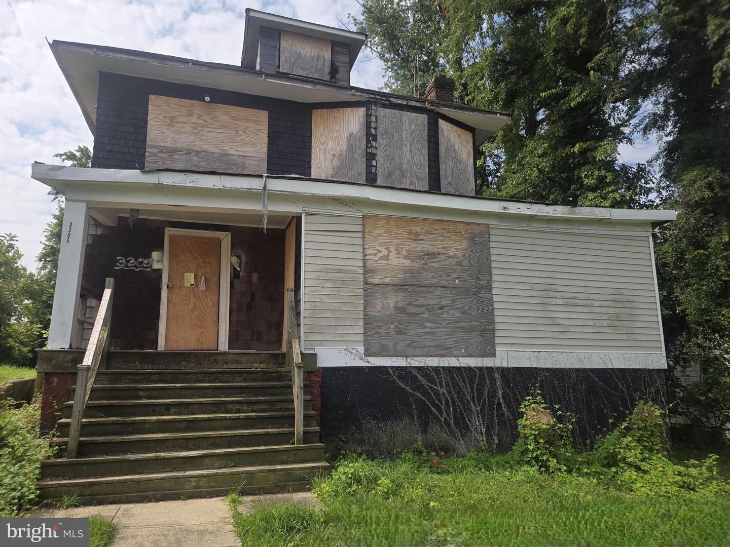 3305 Elgin Ave Property Photo 1