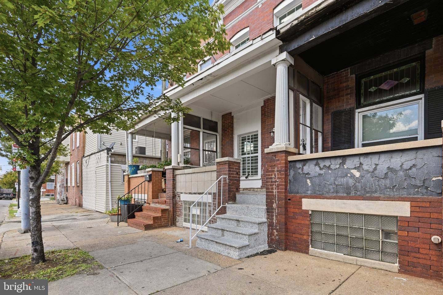 2914 E Madison St Property Photo 1