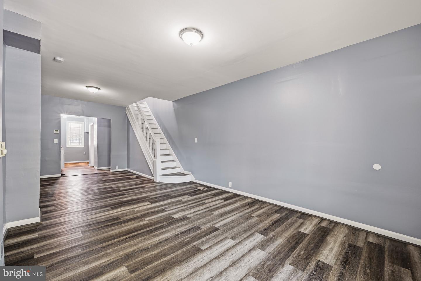 2914 E Madison St Property Photo 4