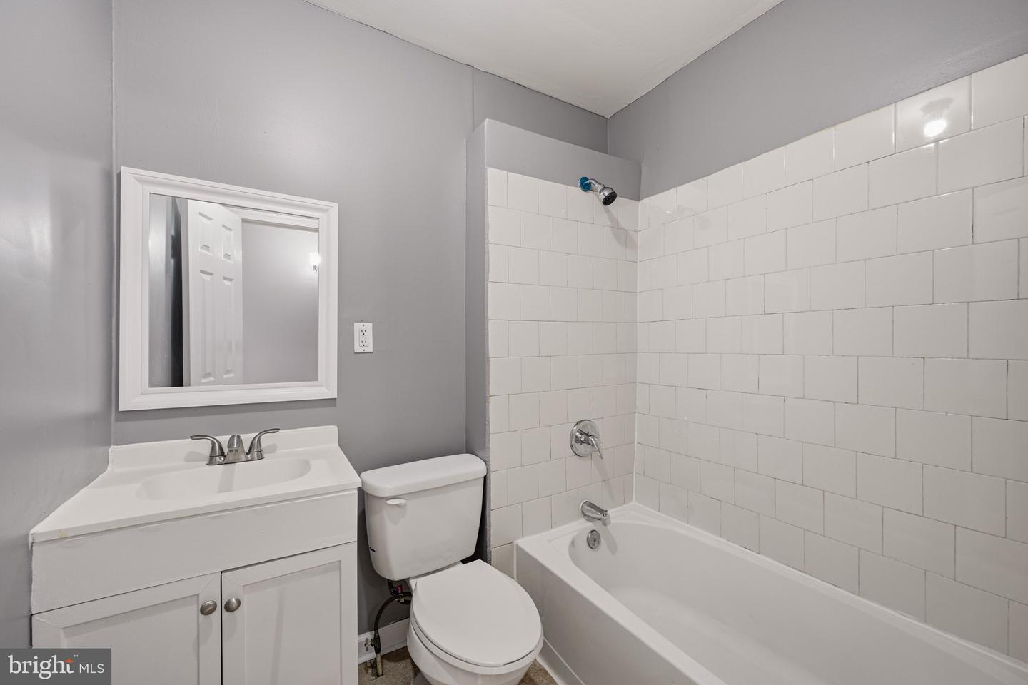 2914 E Madison St Property Photo 19