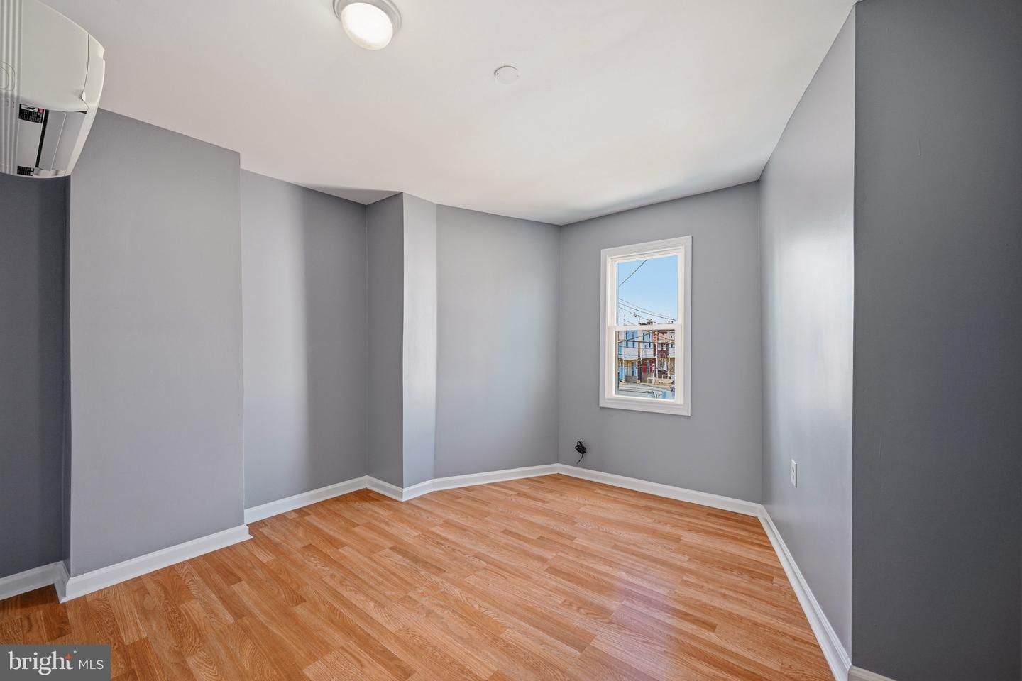 2914 E Madison St Property Photo 20