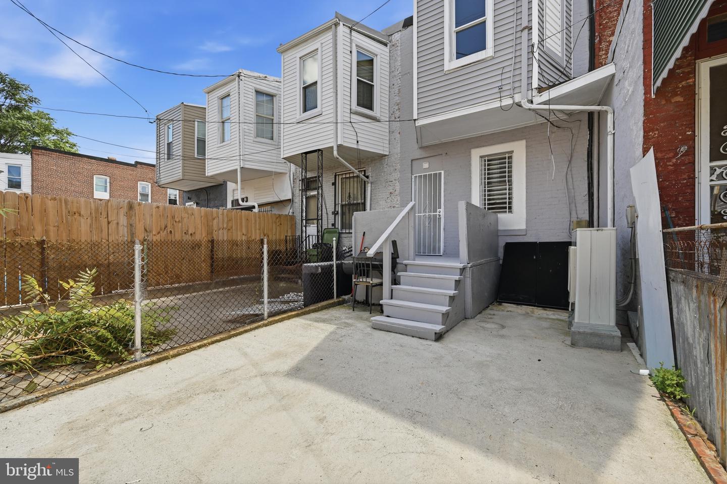 2914 E Madison St Property Photo 29