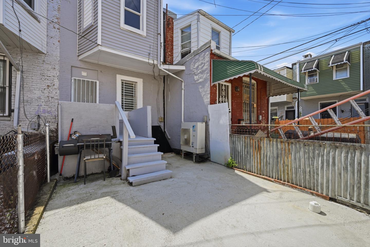 2914 E Madison St Property Photo 30