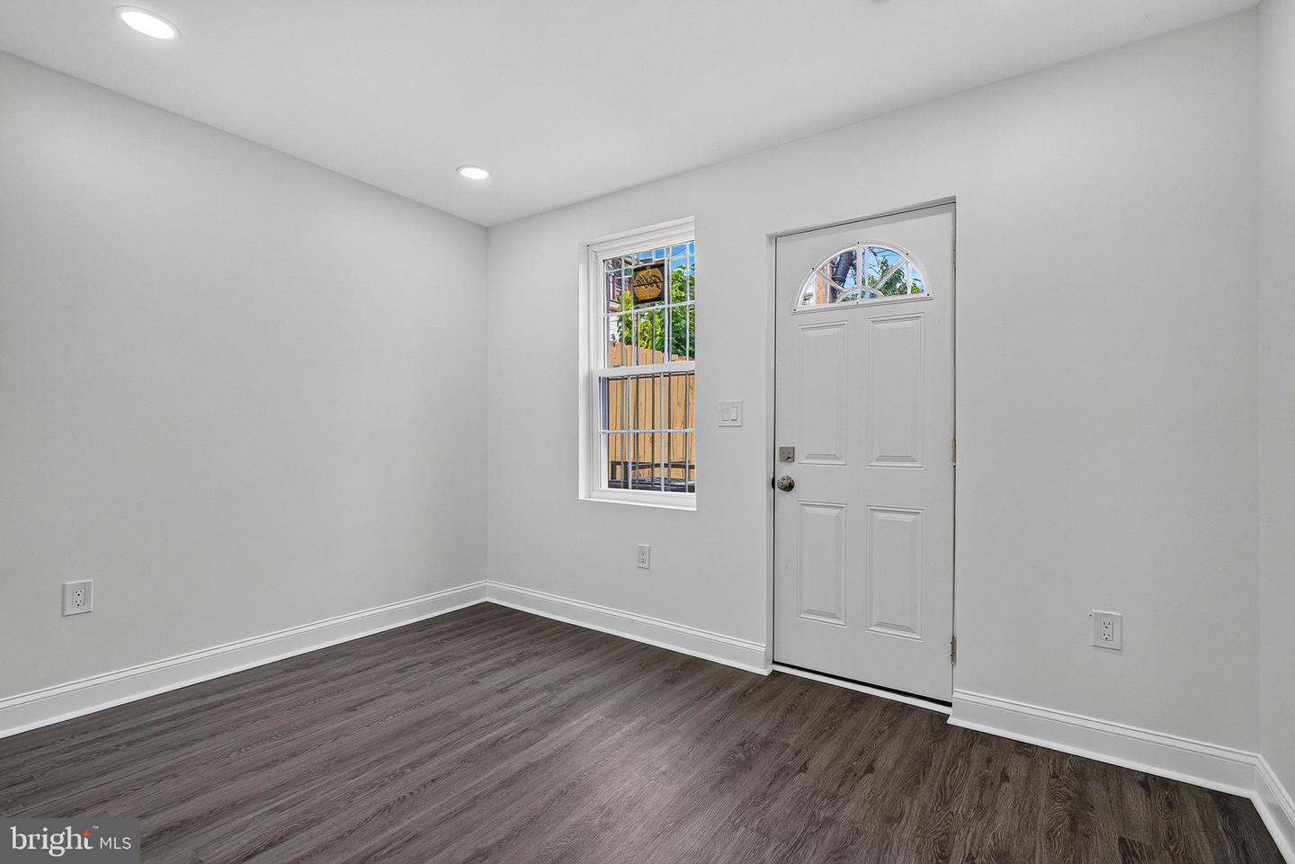 2558 Wilkens Ave Property Photo 12