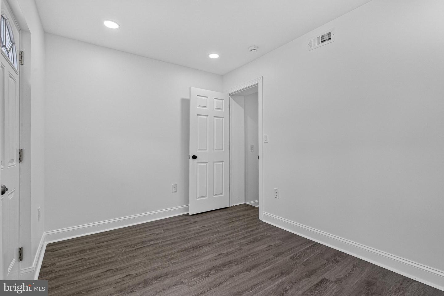 2558 Wilkens Ave Property Photo 13