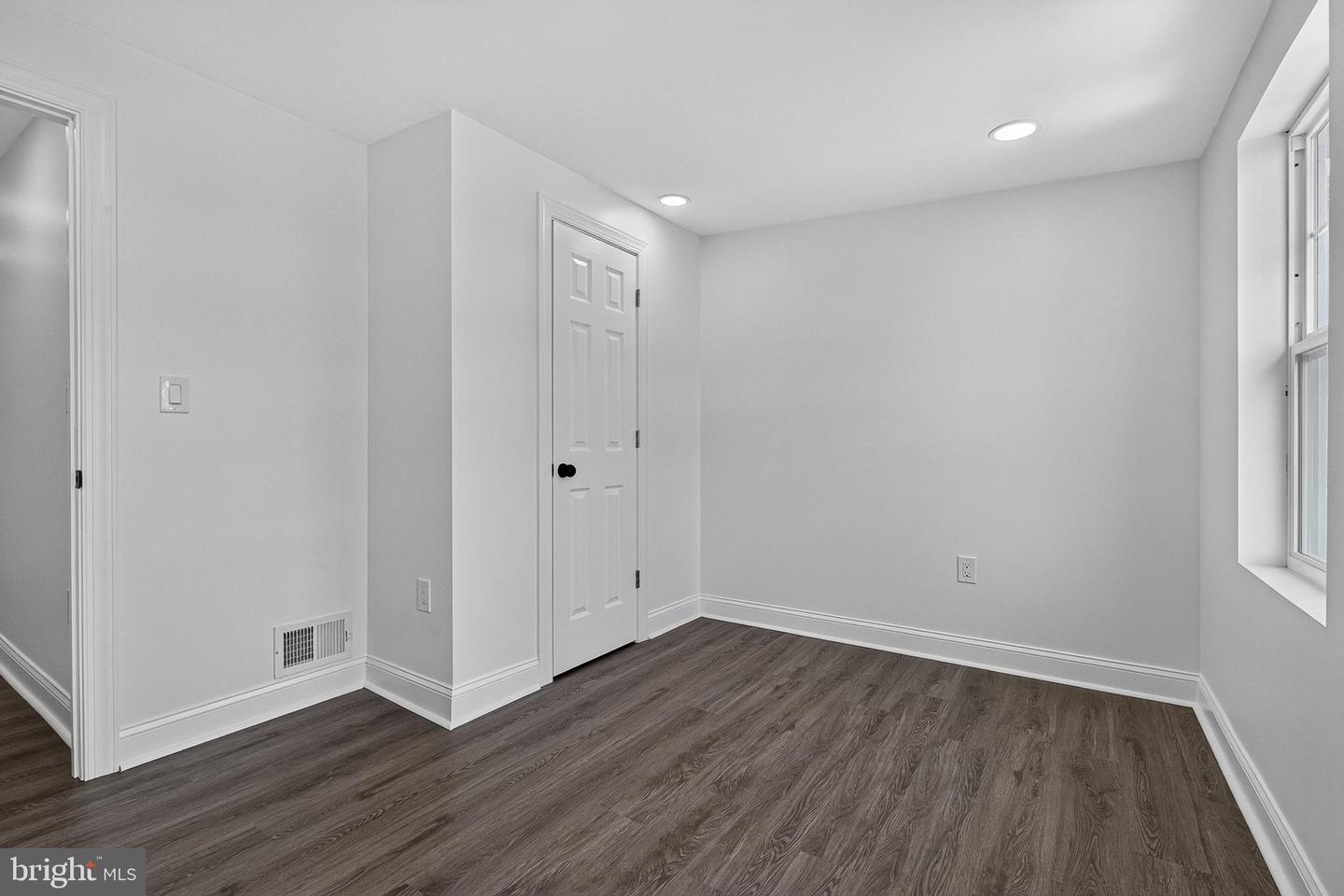 2558 Wilkens Ave Property Photo 18