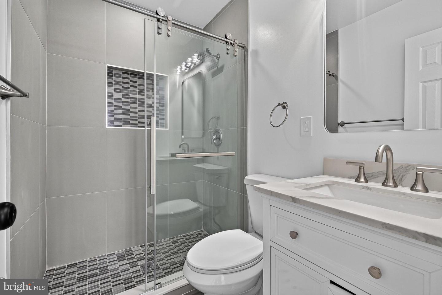 2558 Wilkens Ave Property Photo 25