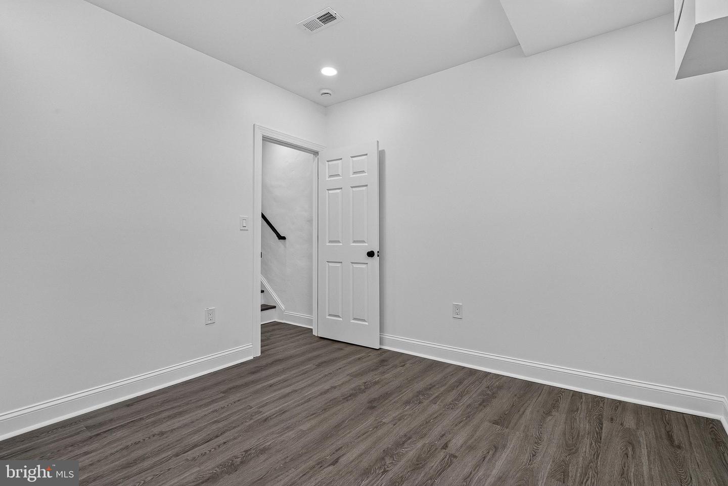 2558 Wilkens Ave Property Photo 27