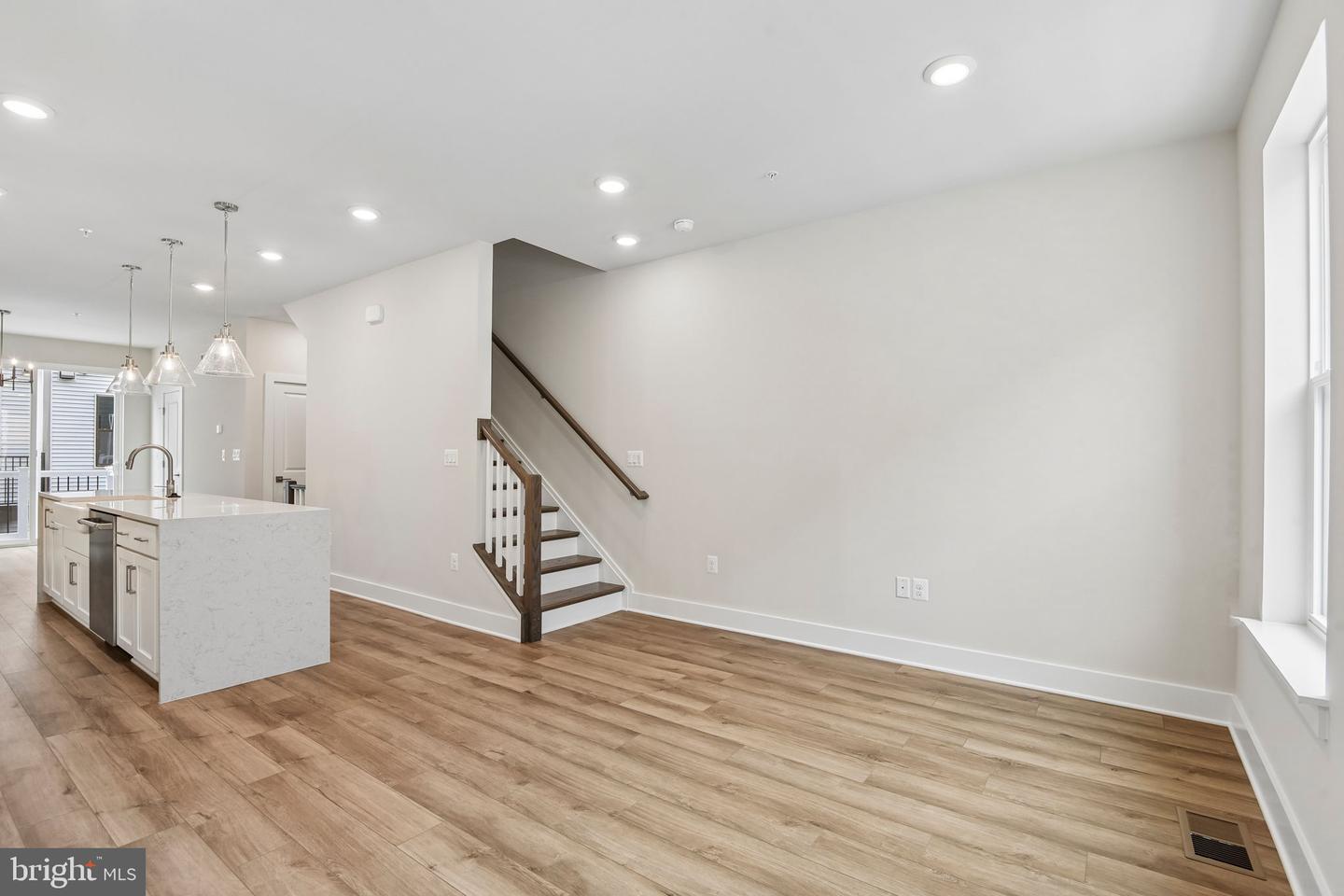 2519 Light St Property Photo 4