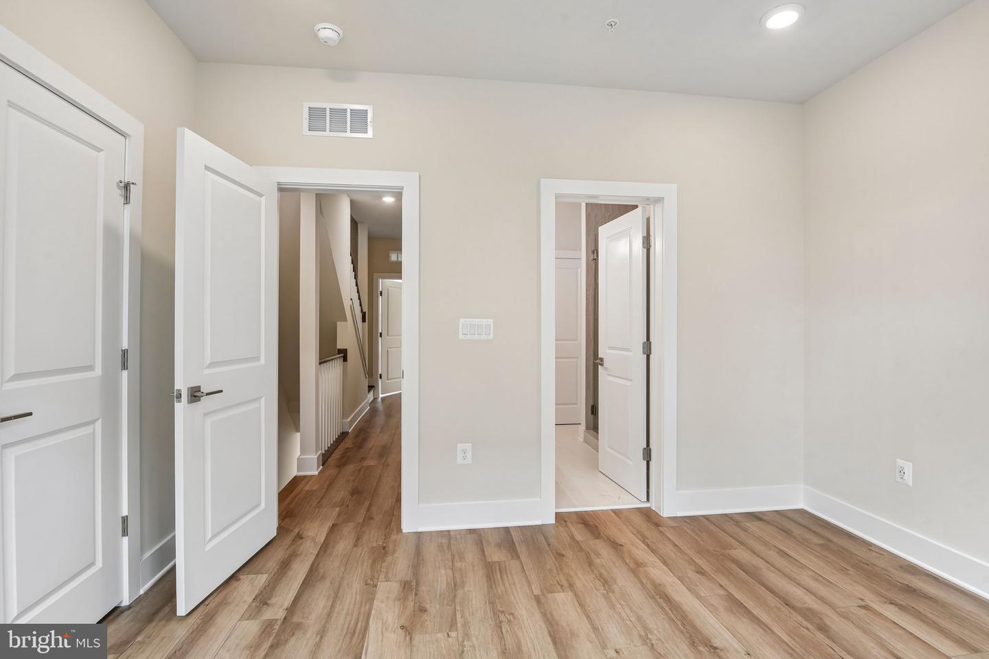 2519 Light St Property Photo 19