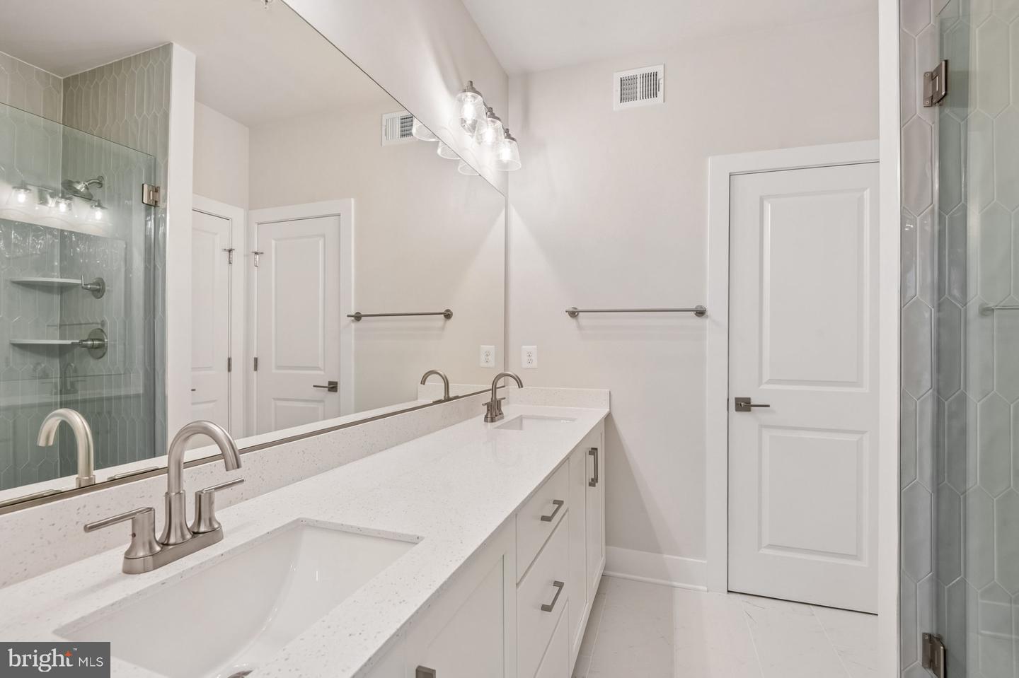 2519 Light St Property Photo 20