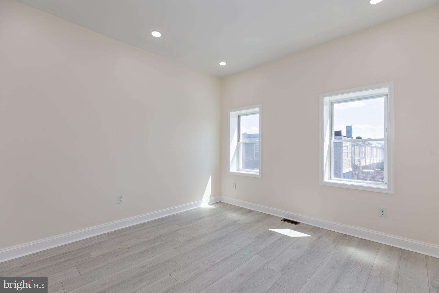 2540 E Eager St Property Photo 18