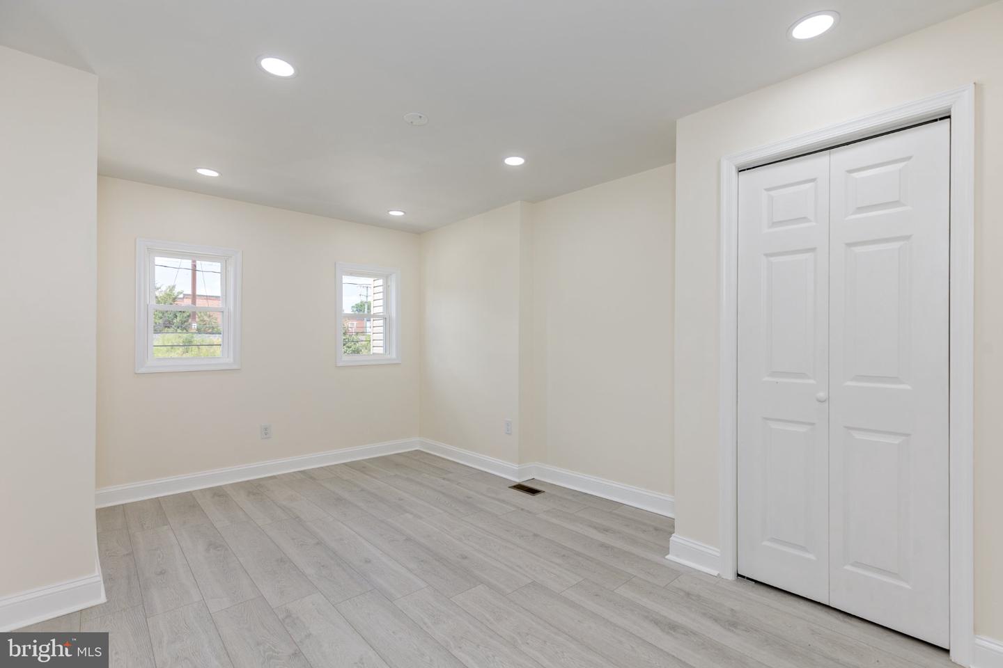 2540 E Eager St Property Photo 25