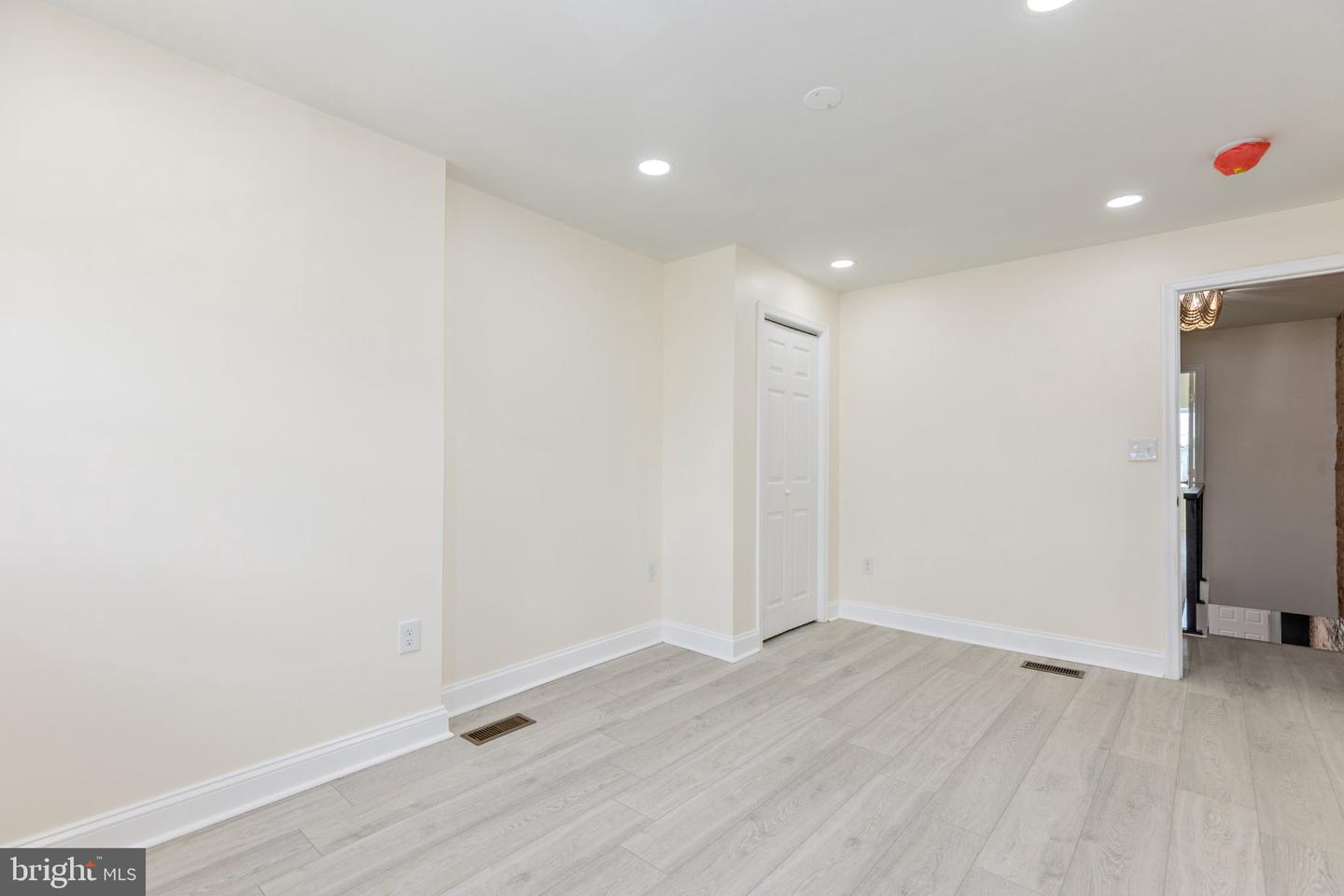 2540 E Eager St Property Photo 27
