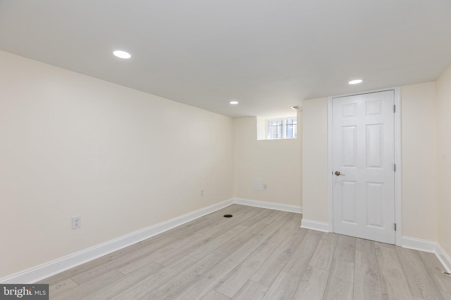 2540 E Eager St Property Photo 32
