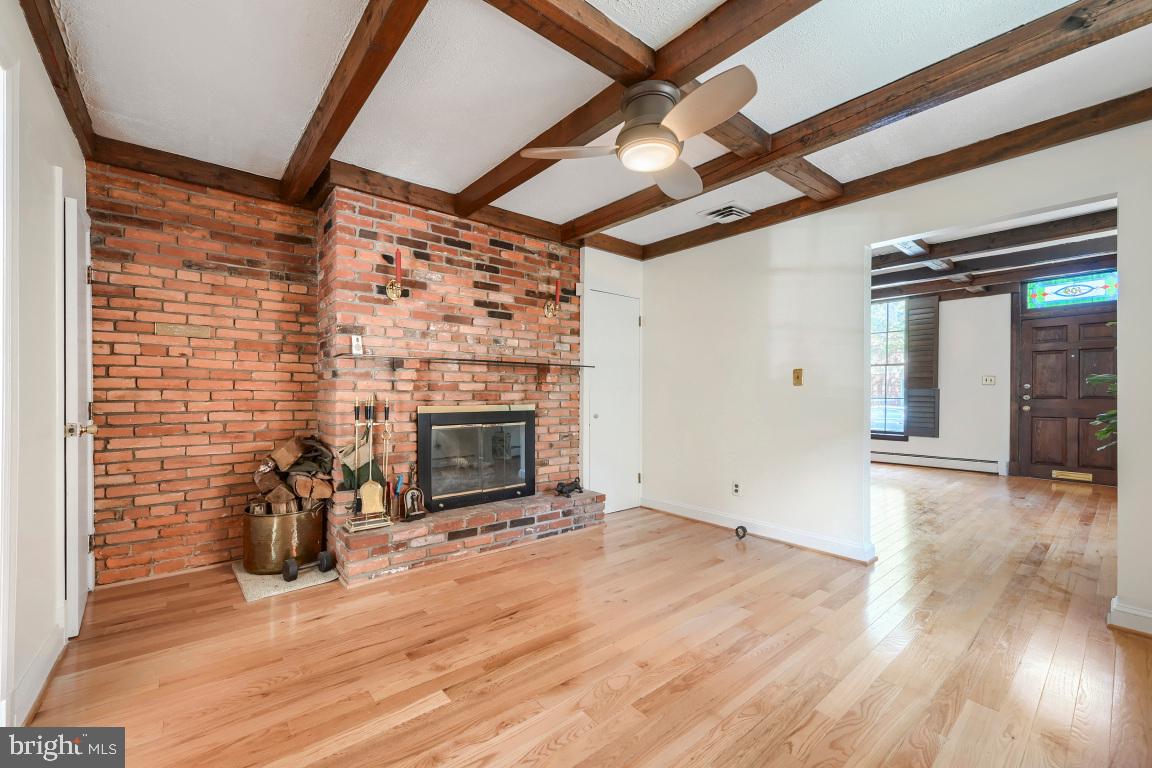 109 W Barre St Property Photo 4
