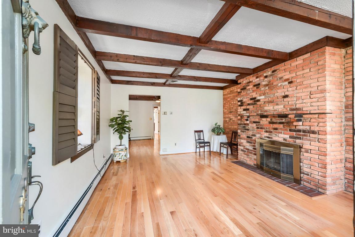 109 W Barre St Property Photo 17