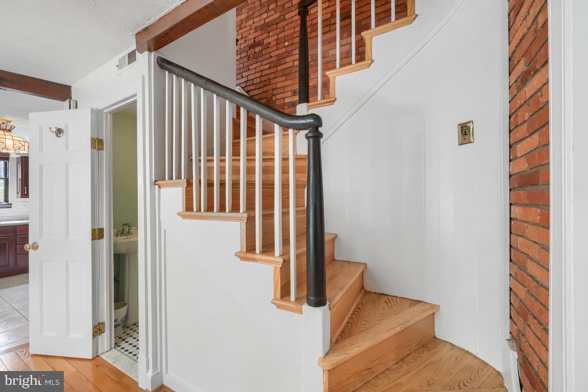 109 W Barre St Property Photo 27