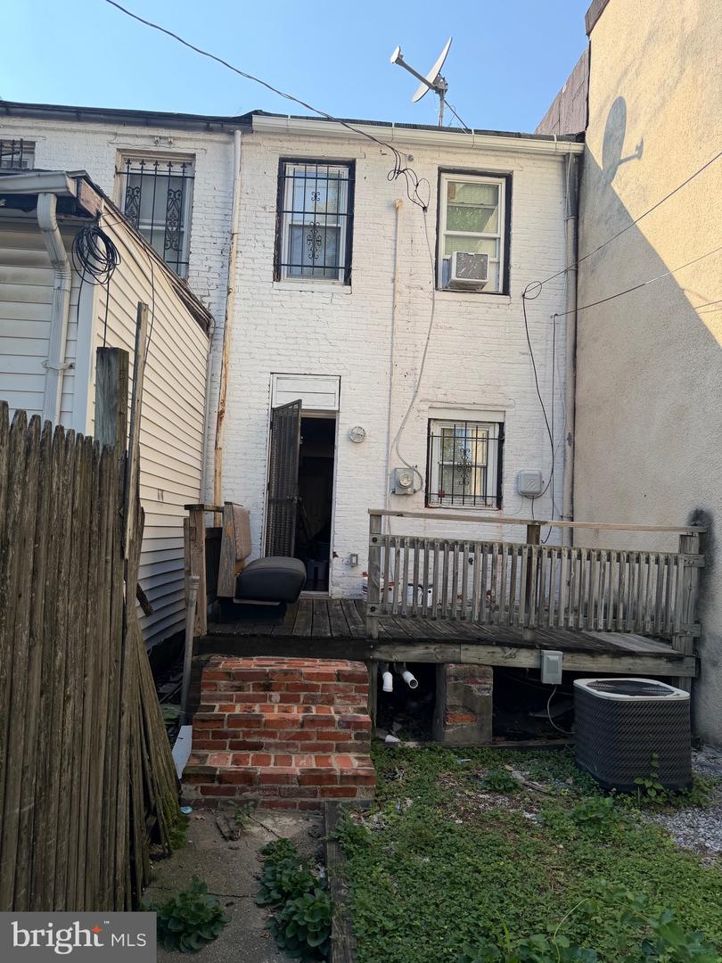 1453 Washington Blvd Property Photo 7