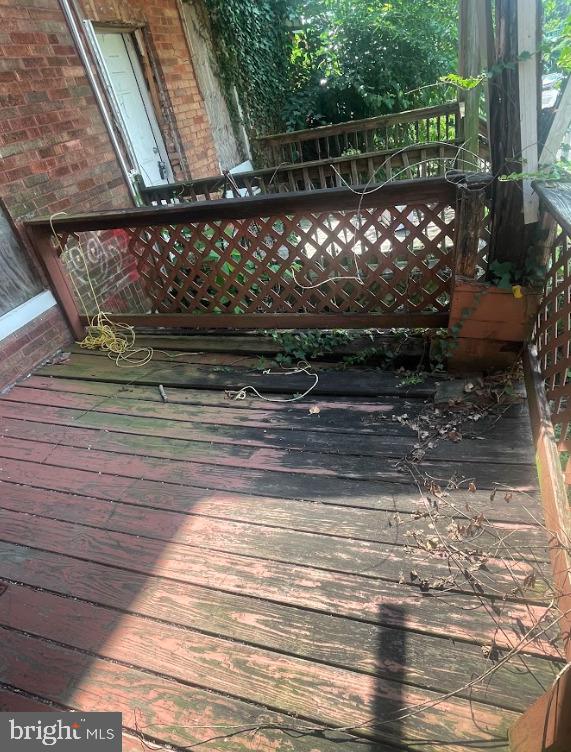 988 N Franklintown Rd Property Photo 2