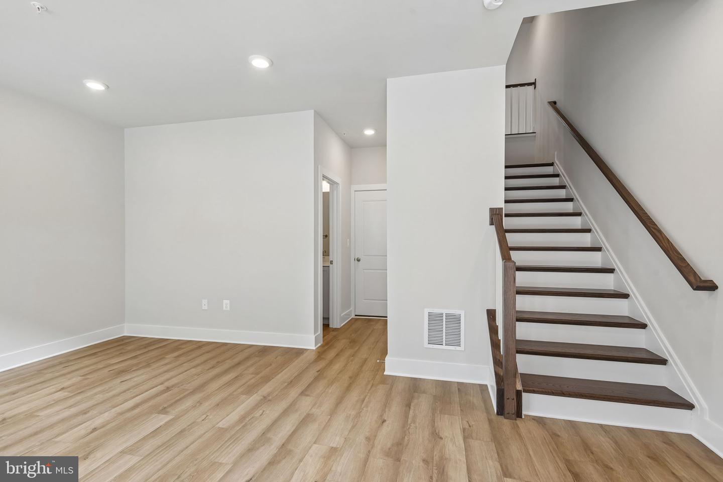 2721 Ferry Bar Dr Property Photo 16