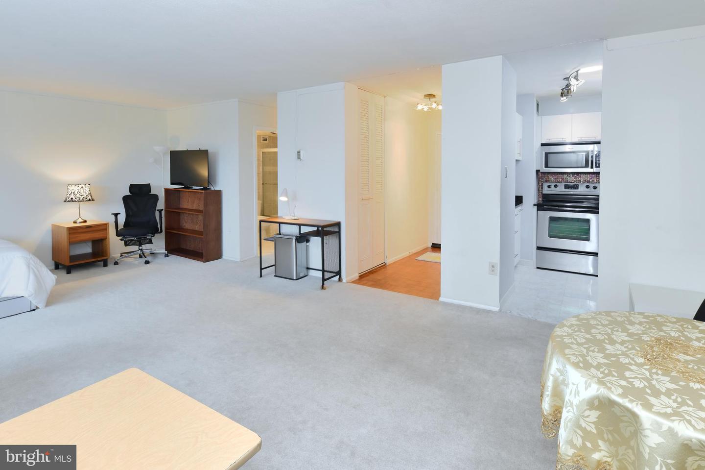 1 E University Pkwy #409 Property Photo 6