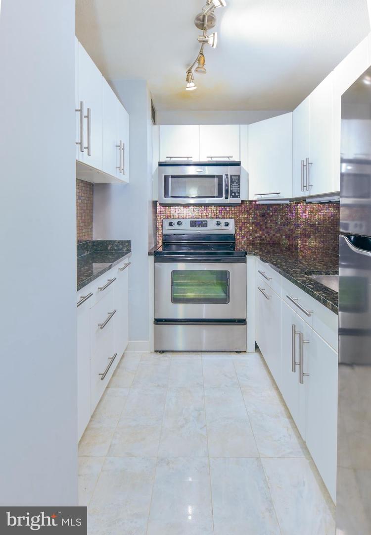 1 E University Pkwy #409 Property Photo 8