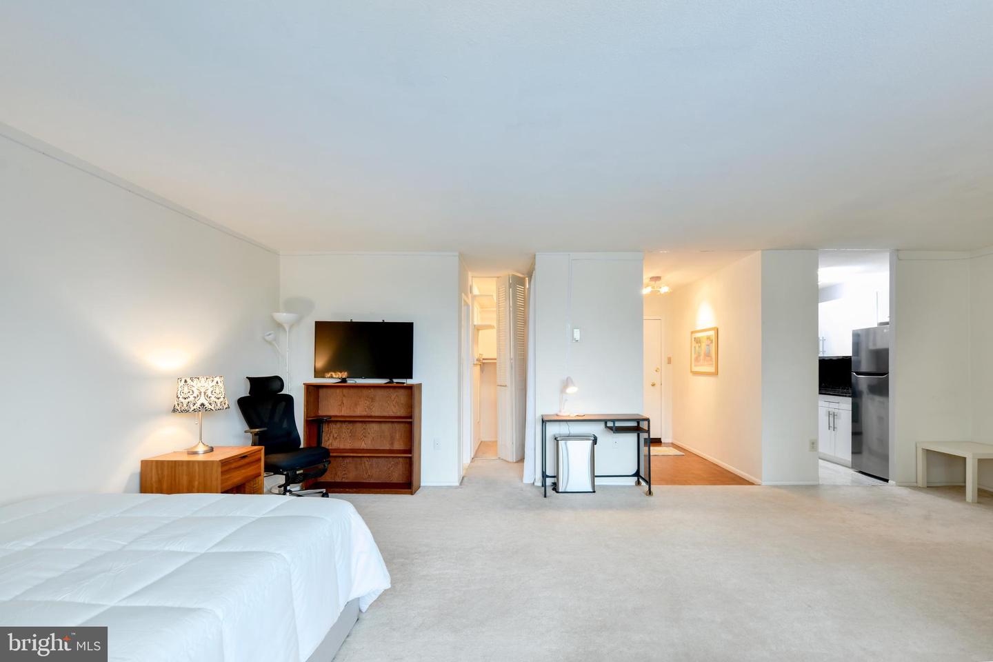 1 E University Pkwy #409 Property Photo 13