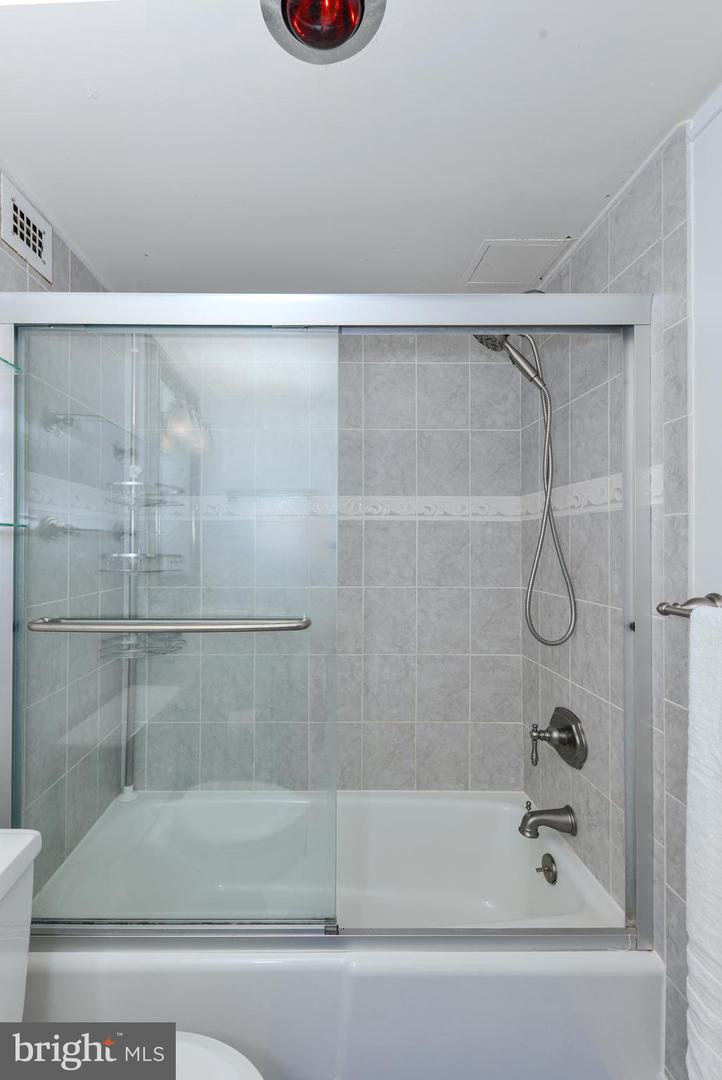 1 E University Pkwy #409 Property Photo 17