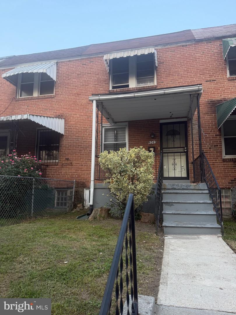 4747 Ivanhoe Ave Property Photo 1