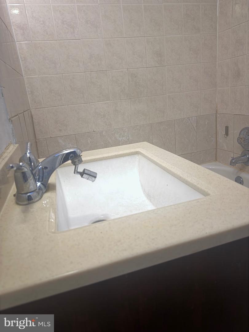4747 Ivanhoe Ave Property Photo 9